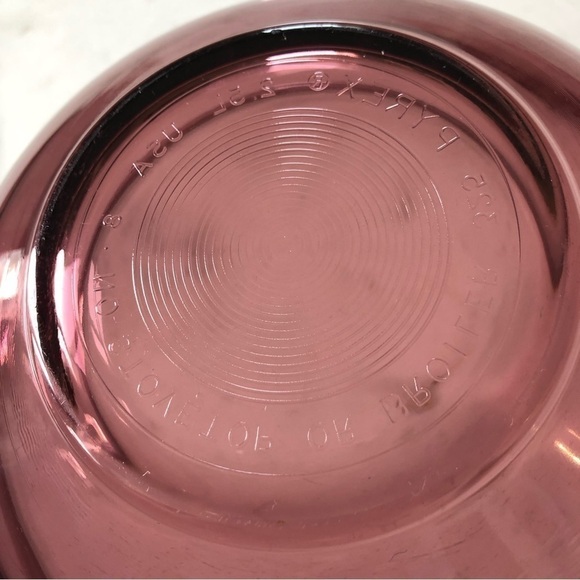 Pyrex 2.5 L Cranberry glass mixing  bowl model 325 - Picture 4 of 9